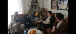 دیدار دکتر رئیسی با مادر شهیدان طوسی و مادربزرگ شهید مدافع حرم محمدرضا دهقان