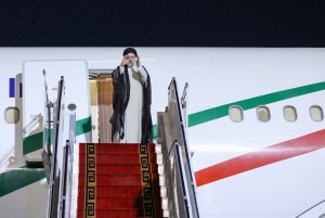 دکتر رئیسی دقایقی پیش تهران را به مقصد اسلام‌آباد ترک کرد
