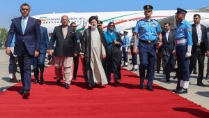 وصل الدکتور رئیسی الی اسلام أباد