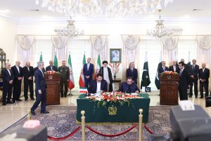 امضای 8 سند همکاری مشترک میان مقامات ایران و پاکستان
