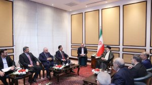 الدکتور رئیسی: رؤیة ایران و باکستان تتمثل فی ضرورة معرفة و استخدام المصالح المتبادلة لدی الجانبین/ لاتهتم ایران بانزعاج البعض لتعزیز المناسبات الثنائیة بین البلدین/ السید یوسف رضا جیلانی: زیارة سیادتکم الی باکستان سبب للتطور فی المناسبات الثنائیة بین البلدین/ من لم یرغب فی توثیق علاقاتنا الودیة، لیس صدیقا لنا