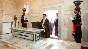 أعرب رئیس الجمهوریة عن احترامه لمقام الشاعر الباکستانی اقبال لاهوری
