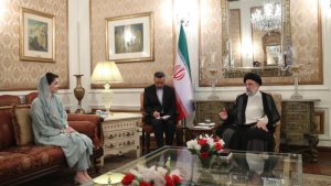 الدکتور رئیسی: تبادل الامکانیات المتبادلة أرضیة خصبة لدعم المصالح المشترکة و تزاید قوة ایران و باکستان/ زرنا لاهور من أجل احترام مقام السید إقبال لاهوری و تعزیز الأواصر الثقافیة/ السیدة مریم نواز شریف: نستخدم قصاری جهدنا لتطویر العلاقات الثنائیة بین ایران و باکستان/ أکدت علی اتفاق الجانبین لتعزیز و دعم تعلیم اللغة الفارسیة فی دولة‌ باکستان