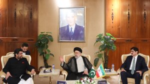 الدکتور رئیسی: تنمیة الشراکة مع الجیران و الدول المسلمة خاصة باکستان من أولویات السیاسة الخارجیة لجمهوریة ایران الاسلامیة/ نرجو ان یتم تنفیذ الاتفاقیات المبرمة خلال هذه الزیارة مع المسؤولین الباکستانیین من جانب الطرفین علی وجه السرعة
