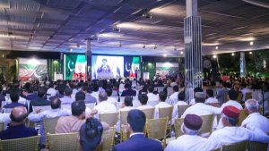 أکد علی ضرورة جعل أیة تجارة غیر رسمیة بین ایران و باکستان رسمیة فی المستقبل/ یجب علی النشطاء الاقتصادیین للبلدین تضافر الجهود الرامیة لتشغیل الامکانیات المتبادلة للطرفین/ ستتحقق ارادة المسلمین و الأحرار فی العالم لانتصار فلسطین و استبدال نظام عادل علی المستوی العالمی