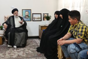 ‌حضور  در منزل شهید مدافع حرم  علی آقابابایی