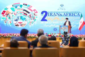برگزاری اجلاس همکاری‌های اقتصادی ایران و آفریقا نماد اراده طرفین برای گسترش روابط اقتصادی است/ شناخت ظرفیت‌های متقابل و شناخت و تلاش برای رفع موانع گام‌های اساسی برای تحقق اقتصاد مکمل میان ایران و آفریقا/ توانمندی‌های فنی و مهندسی ایران و منابع کشورهای آفریقایی زمینه مناسبی برای همکاری فیمابین هستند
