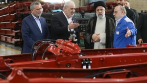 Dr Raisi visits Iran Khodro Diesel Factory
