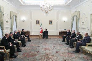 دکتر رئیسی: مانعی برای گسترش روابط با اقلیم کردستان عراق نداریم، اما امنیت اساس هر نوع همکاری است/ ضرورت خلع سلاح کامل و عدم حضور عناصر ضد انقلاب در خاک عراق/ بارزانی: اگر انقلاب اسلامی و جمهوری اسلامی نبود، سرنوشت حرکت کُردی نامشخص بود/ قدردانی از نقش شهید سلیمانی در امنیت و بقای کردستان