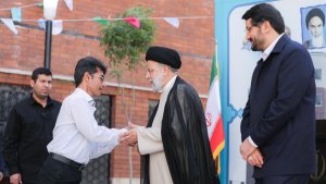 Handing over 3,748 residential units, 3,508 plots of land in Qom Province/ Minister of Roads and Urban Development: Qom Province has exceeded its share of 63k units in implementation of National Housing Movement Scheme
