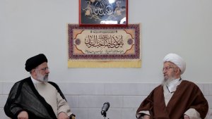 Dr Raisi: Continuous communication of Governor General of Qom and gov’t officials with maraji has always been emphasised by me/ We have taken special decisions to finalise Qom monorail, Int’l Airport/ Grand Ayatollah Makarem Shirazi: Your hard work, extensive communication with people a source of hope
