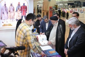 تلاش دولت برای برقراری عدالت فرهنگی و دسترسی همگانی به کتاب بر اساس سند آمایش سرزمینی/ نمایشگاه کتاب زمینه‌ای مناسب برای تبادل افکار نویسندگان، ناشران و اهالی کتاب/ فراخواندن نویسندگان و هنرمندان برای به تصویر کشیدن تقابل شرافت و شرارت در غزه