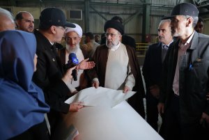 بازدید دکتر رئیسی از کارخانه احیا شده صنایع چوب و کاغذ مازندران/ افزایش ظرفیت تولید از 4 هزار و 700 تن به بیش از 120 هزار تن/ احیای کارخانه‌ای به ارزش 11 هزار میلیارد تومان که قرار بود 480 میلیارد تومان فرخته شود