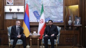 الدکتور مخبر: شهدنا جمیعا ان الشعب الایرانی بعثوا رسالة الی العالم أجمع بعد استشهاد الرئیس الایرانی الراحل/ تستمر سیاسة تنمیة العلاقات و الأواصر الودیة مع الجیران بالجد/ رئیس وزراء أرمینیا: تواجدنا فی طهران أوسع من العلاقات الرسمیة و ناجم عن الرغبة الشخصیة و المحبة للدکتور رئیسی/ تلتزم أرمینیا بجمیع التعهدات و الاتفاقیات المبرمة مع ایران تماما