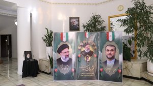 مراسم تکریم شهداء الخدمة فی مدرسة الشهید مطهری العلیا بالعاصمة طهران