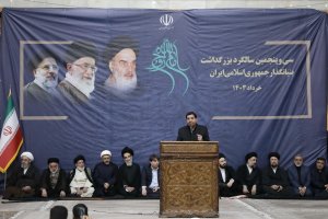 Dr Mokhber in the gathering of mourners on the night of Imam Khomeini's demise