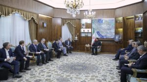 الدکتور مخبر: تطویر التعاون الثنائی بین طهران و موسکو فی عهد الحکومة الثالثة عشرة خلق معادلة حدیثة من التعاون الاقلیمی/ أعرب رئیس اللجنه الدولیه للدوما الروسی عن شکره للسیاسة النشیطة لوزارة خارجیة الحکومة الثالثة عشرة لإعداد وثیقة التعاون الشامل بین الطرفین