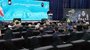Expression of people's sentiments to Martyr Raisi nullified many propagandas against Islamic system, revolution/ Prioritising issues, recognising advantages, pursuing until result was one of distinctive features of Martyr Raisi
