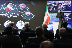 آنچه با وجود فشارهای فراوان شهید رئیسی را خستگی‌ناپذیر کرده بود، عشق به مردم بود/ امام راحل، شهید بهشتی و شهید رئیسی وجوه اشتراک متعددی داشتند