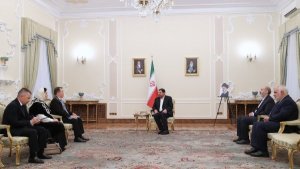 الدکتور مخبر: تشغیل الطریق النقلی بین الشمال و الجنوب، له بالغ الأهمیة فی توثیق التعاون الثنائی بین الجانبین و التعامل القلیمی/ السفیر الکازاخستانی: تفعیل القطاع الخاص للبلدین هام جدا لاستخدام الامکانیات المتبادلة بین الطرفین