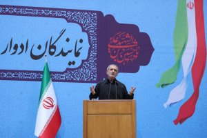 تعریف بی‌جهت از بنده می‌تواند مرا به انسانی غیرمتعارف تبدیل کند/ اگر با تمام وجود به مردم عشق بورزیم، آیا باز هم 60 درصد آنان در انتخابات شرکت نمی‌کنند!/ رقابت‌های انتخاباتی به پایان رسیده و زمان همدلی برای حل مشکلات و پیشرفت کشور است