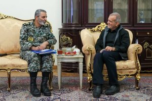 دیدار فرمانده کل ارتش جمهوری اسلامی ایران با رئیس جمهور منتخب