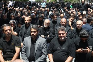 حضور مسعود پزشکیان در مراسم عزاداری ظهر عاشورا