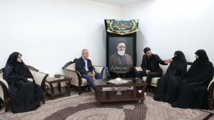 Dr Pezeshkian meets with family of Martyr Ale-Hashem
