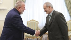الدکتور بزشکیان: لیست هناك أیة قیود أمام تطویر العلاقات الثنائیة بین ایران و کوبا و ارادتهما  للتمین العلاقات/ أعرب عن مواقف الحکومة الکوبیة الداعمة للشعب الفلسطینی/ رئیس وزراء کوبا: کوبا مصممة علی تنفیذ الاتفاقیات و التفاهمات المبرمة بین الطرفین/ أکد علی ضرورة دور الأوساط الدولیة بشکل مکثف و أکثر لایقاف جرائم الکیان الصهیونی 