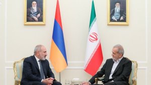 الدکتور بزشکیان: إکمال الطرق التواصلیة فرصة سعیدة لتقدم الدول الاقلیمیة برمتها و فی جدول أولویاتنا فی المستقبل/ رئیس الوزراء الأرمینی: العلاقات الثنائیة بین ایران و أرمینیا استراتیجیة و متجذرة و وطیدة