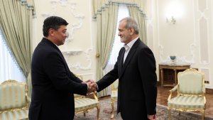 الدکتور بزشکیان: تعزیز العلاقات الثنائیة مع قرغیزیا فی اطار وثیقة التعاون التجاری ذو نتائج طیبة لکلا الشعبین/ مساعد رئیس الوزراء القرغیزی: العلاقات الثنائیة مع ایران سند قویم لقرغیزیا فی العلاقات الدولیة