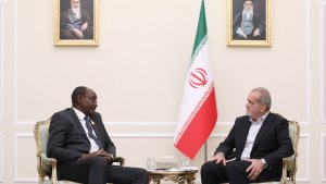 الدکتور بزشکیان: الاسراع فی تنفیذ الاتفاقیات الموقعة سبب لتوفیر الحصول علی الاتفاقیات الجدیدة/ مساعد الرئیس الزیمبابوی: ایران دولة ذات امکانیات و علوم عالیة و متقدمة فی مجال الخدمات التقنیة و الهندسیة
