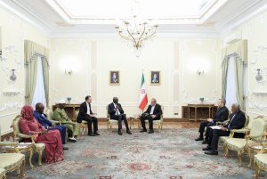 دکتر پزشکیان: ایران علاقمند به گسترش تعاملات اقتصادی و سیاسی با سنگال است/ آمادو مامه ژوپ: سنگال خواستار بهره‌گیری از دانش، تخصص و تجارب ایران در بخش انرژی، بهداشت و درمان و آموزش است.
