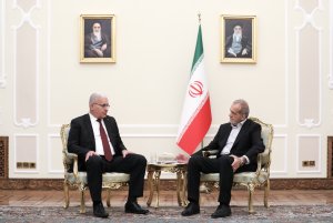 دکتر پزشکیان: غربی‌ها نه تنها جنایات صهیونیست‌ها را توجیه، بلکه با ارسال سلاح عملا آنها را در ادامه کشتار تشویق می‌کنند/ ارتقای روابط ایران و الجزایر پیشرفت توامان و تامین متقابل منافع دو کشور را به دنبال دارد/ رئیس مجلس الجزایر: صهیونیست‌ها می‌خواستند با ترور شهید هنیه مقاومت را شکست دهند، اما چنین جنایاتی روحیه مقاومت را بیش از پیش تقویت می‌کند
