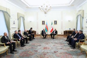 دکتر پزشکیان: دولت چهاردهم مصمم به تحکیم و تقویت روابط با جمهوری آذربایجان است/ نخست وزیر آذربایجان: آماده‌ایم در دوره جدید روابط میان دو کشور را به عالی‌ترین سطح ارتقا دهیم
