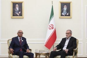 رئیس جمهور: از بازگشایی سفارتخانه ها و گام های رو به جلو در روابط تهران و خارطوم خرسندیم/ حسین عوض: علاقمند به گسترش بیشتر روابط با ایران هستیم
