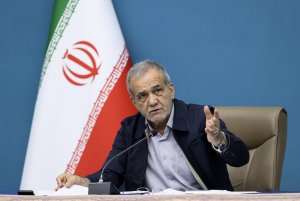 Dr Pezeshkian in the meeting of Arba'een Headquarters