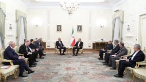 الدکتور بزشکیان: ایران و روسیا لهما شراکة‌ استراتیجیة بالعلاقات المتنامیة بینهما/ المواقف الموحدة و التعاون الوثیق بین البلدین فی رواج تتعدیة الأقطاب لصالح العالم أجمع/ سیتلقی الکیان الصهیونی ردا علی جریمته و جراءته/ أمین عام لجنة الأمن القومی الروسی: تحظو روسیا بالغ الأهمیة بالشراکة الثنائیة و الاقلیمیة و الدولیة مع ایران