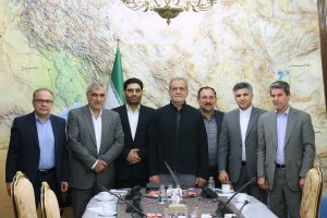 مجلس روزی تاریخی برای نظام جمهوری اسلامی ایران خلق کرد/ نمایندگان دست یاری دولت برای ایجاد وفاق ملی را به گرمی فشردند