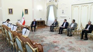 أکد الدکتور بزشکیان علی تعزیز العلاقات الثنائیة بین الطرفین فی شتی المجالات متناسبا مع العلاقات السیاسیة الممتازة بینهما/ یجب علی الدول الاسلامیة بالتعاون و الاجراء المشترك، ارغام حماة الکیان الصهیونی علی ایقاف جرائم هذا الکیان/ رئیس الوزراء القطری: یحظو أمیر دولة قطر بالغ الأهمیة بتطویر العلاقات الاستراتیجیة مع ایران/ نحسب ألف حساب علی دور ایران البناء بصفتها لاعبة حکیمة فی حل قضیة قطاع غزة 
