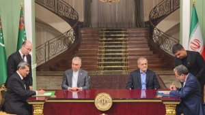 تم التوقيع على 4 مذكرات الشراكة بين ساسة البلدين
