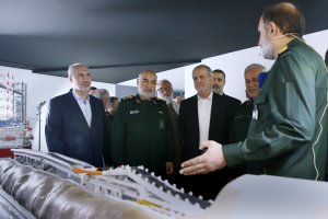 بازدید رئیس‌جمهور از قرارگاه سازندگی خاتم الانبیاء (ص) سپاه پاسداران انقلاب اسلامی