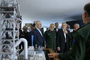 بازدید دکتر پزشکیان از بخشی از فعالیت‌های زیربنایی و زیرساختی قرارگاه سازندگی خاتم‌الانبیاء (ص)
