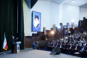 توسعه و ترویج روح تعاون و فرهنگ یاریگری در جامعه باید از مدرسه و دانشگاه آغاز شود/ مشارکت مردمی و روابط بین بخشی از جمله راهکارهای موثر در تحقق اهداف سازمانها بویژه تعاونی‌ها است/ تاکید بر آمادگی دولت برای رفع موانع پیش روی تعاونی‌های کشور