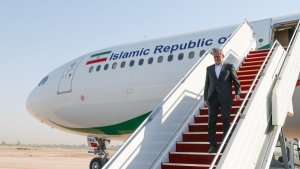 وصل الدکتور بزشکیان الی العاصمة بغداد