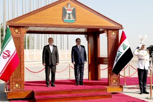 ورود رئیس جمهور به بغداد و استقبال رسمی نخست وزیر عراق