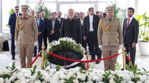 ادای احترام دکتر پزشکیان به مرحوم جلال طالبانی
