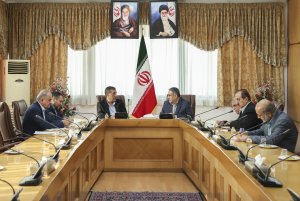 دیدار تعدادی از فرهیختگان اهل سنت کرد و ترکمن با معاون اجرایی رئیس جمهور