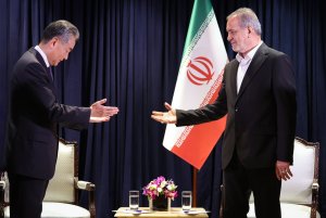 رئیس الجمهوریة یلتقی وزیر الخارجیة الصینی