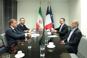 دکتر پزشکیان: تداوم جنایات رژیم صهیونیستی می‌تواند وضعیت را از کنترل خارج کند/ مکرون: همه تلاش خود را برای اعمال فشار و توقف تجاوز به لبنان به کار گرفته‌ایم